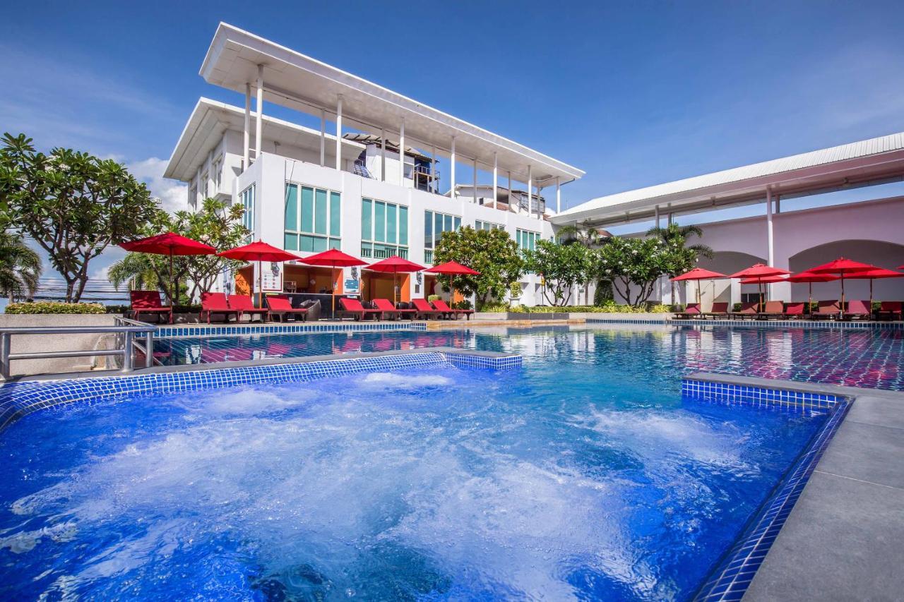 D Varee Jomtien Beach, Pattaya Eksteriør bilde The swimming pool at the hotel
