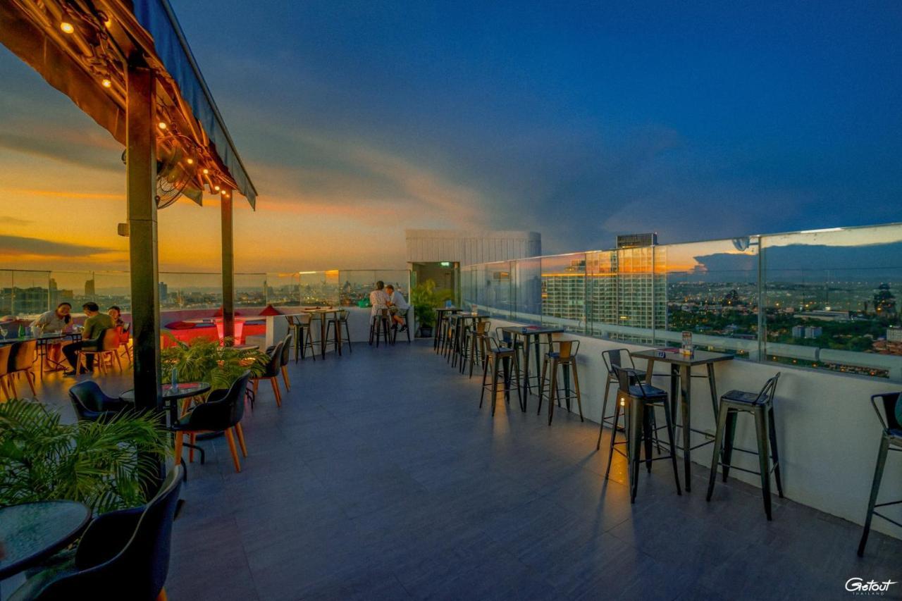 D Varee Jomtien Beach, Pattaya Eksteriør bilde Sky Bar