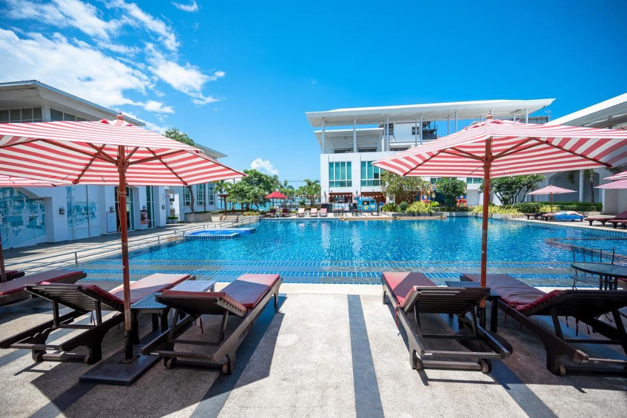 D Varee Jomtien Beach, Pattaya Eksteriør bilde The swimming pool at the resort