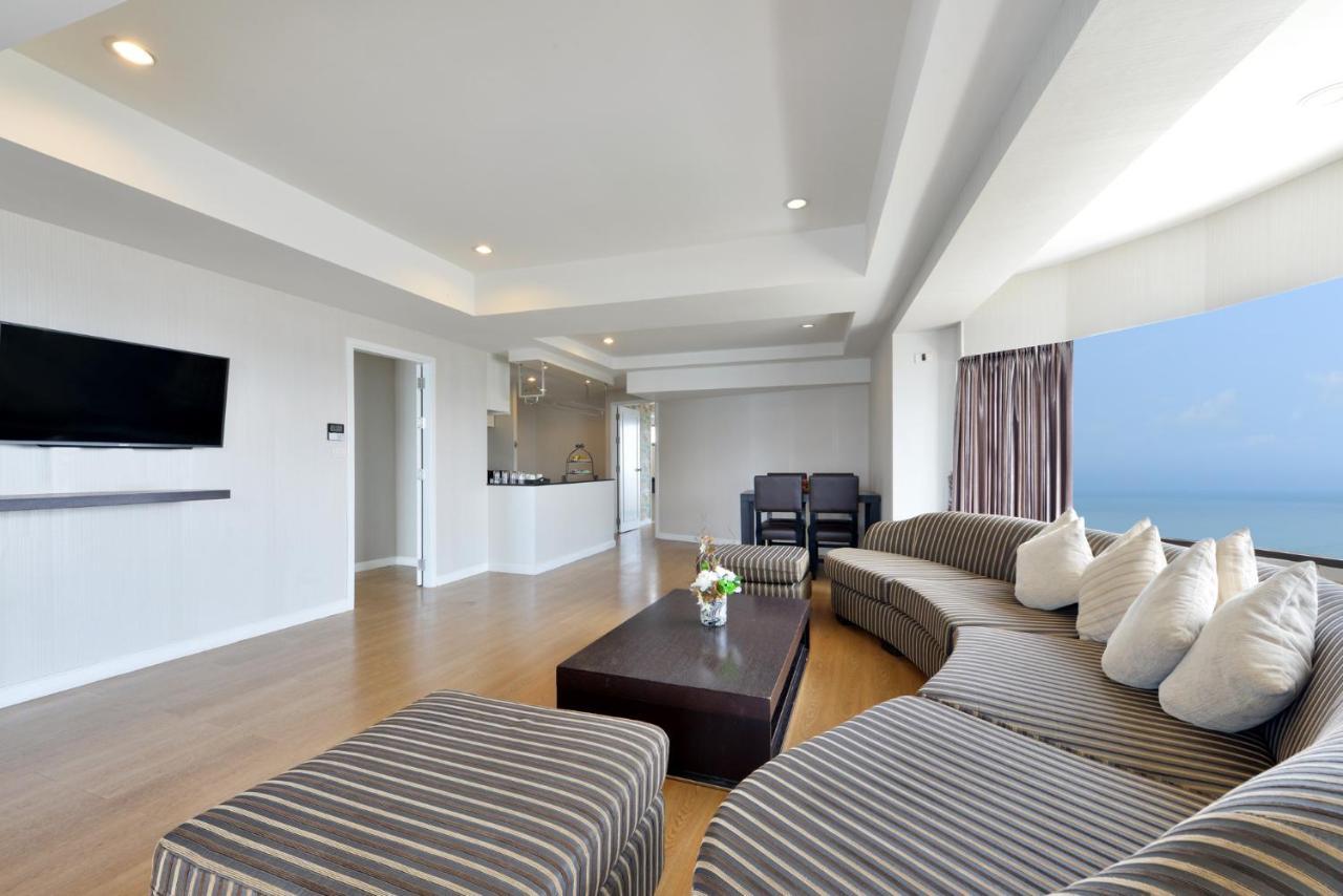 D Varee Jomtien Beach, Pattaya Eksteriør bilde A living room in a penthouse apartment