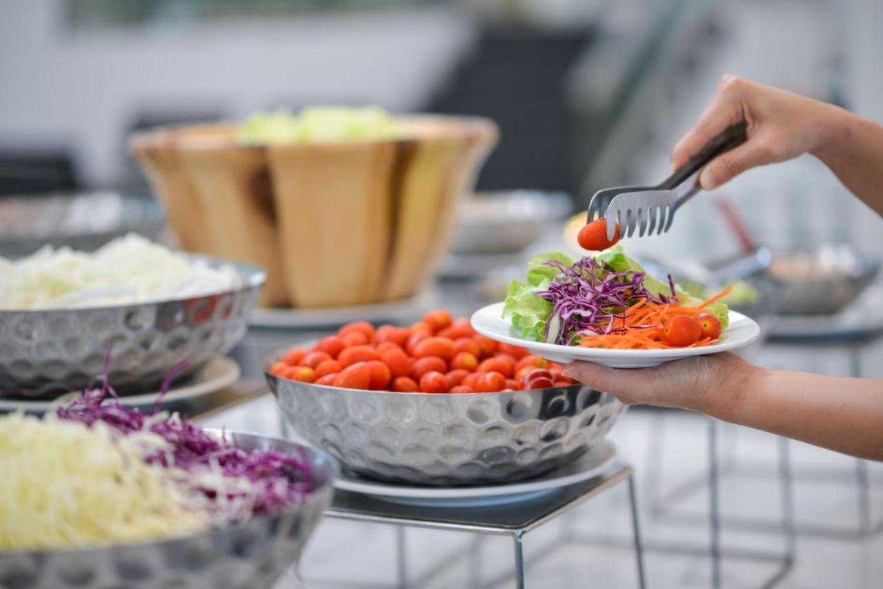 D Varee Jomtien Beach, Pattaya Eksteriør bilde Salad bar