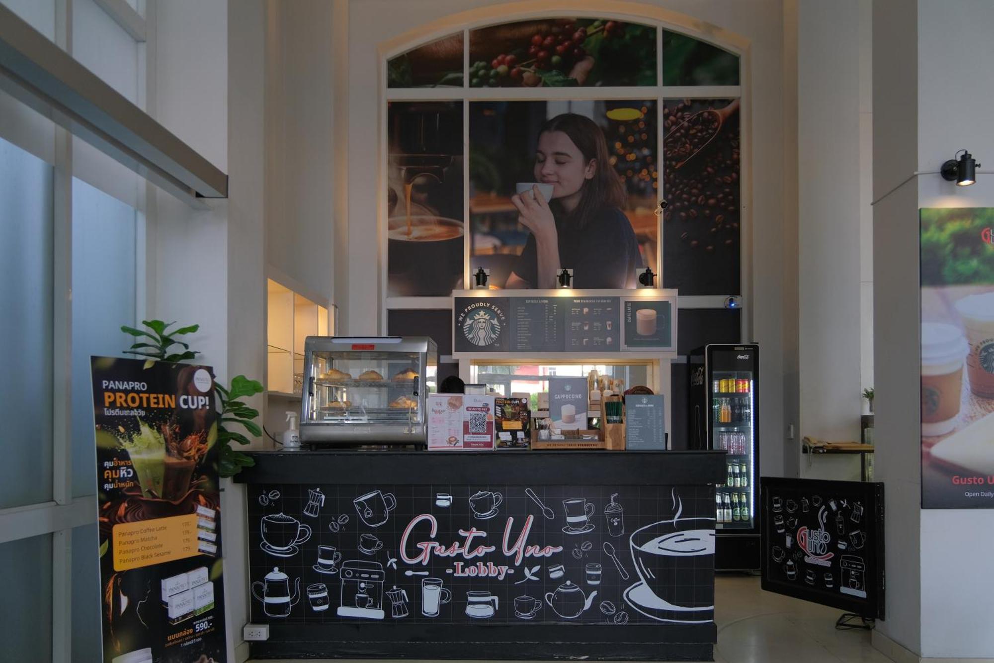 D Varee Jomtien Beach, Pattaya Eksteriør bilde A coffee shop in the airport